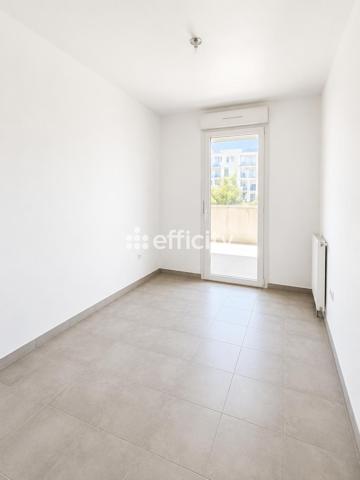 Appartement
         4 pièces
        - 100 m² 339 000 € *
