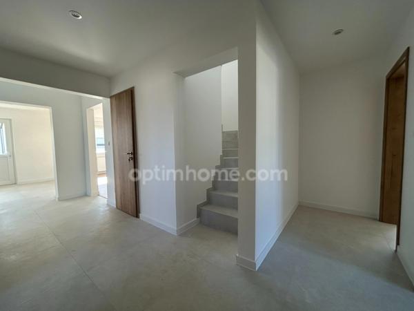 BUSCHWILLER, quartier résidentiel, superbe maison familiale entièrement rénovée en 2024, 186m², 5chambres, 2salles de bains, 7ares, panneau photovoltaique, classe énergie B. Top emplacement.