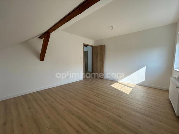 BUSCHWILLER, quartier résidentiel, superbe maison familiale entièrement rénovée en 2024, 186m², 5chambres, 2salles de bains, 7ares, panneau photovoltaique, classe énergie B. Top emplacement.