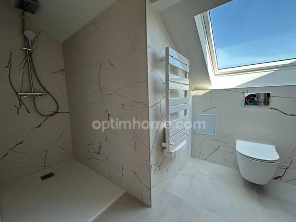 BUSCHWILLER, quartier résidentiel, superbe maison familiale entièrement rénovée en 2024, 186m², 5chambres, 2salles de bains, 7ares, panneau photovoltaique, classe énergie B. Top emplacement.