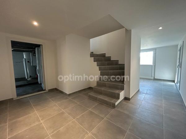 BUSCHWILLER, quartier résidentiel, superbe maison familiale entièrement rénovée en 2024, 186m², 5chambres, 2salles de bains, 7ares, panneau photovoltaique, classe énergie B. Top emplacement.