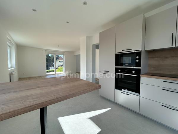 BUSCHWILLER, quartier résidentiel, superbe maison familiale entièrement rénovée en 2024, 186m², 5chambres, 2salles de bains, 7ares, panneau photovoltaique, classe énergie B. Top emplacement.