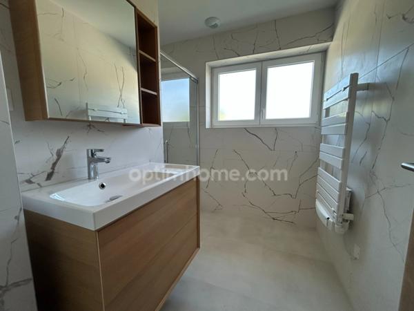 BUSCHWILLER, quartier résidentiel, superbe maison familiale entièrement rénovée en 2024, 186m², 5chambres, 2salles de bains, 7ares, panneau photovoltaique, classe énergie B. Top emplacement.