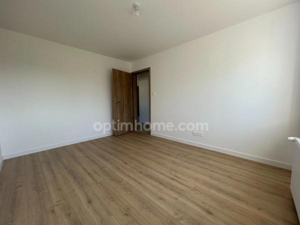 BUSCHWILLER, quartier résidentiel, superbe maison familiale entièrement rénovée en 2024, 186m², 5chambres, 2salles de bains, 7ares, panneau photovoltaique, classe énergie B. Top emplacement.