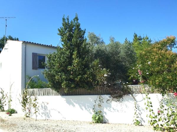 TRES BELLE CHARENTAISE 4 CHAMBRES JARDIN