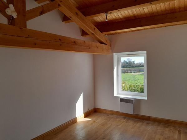 TRES BELLE CHARENTAISE 4 CHAMBRES JARDIN