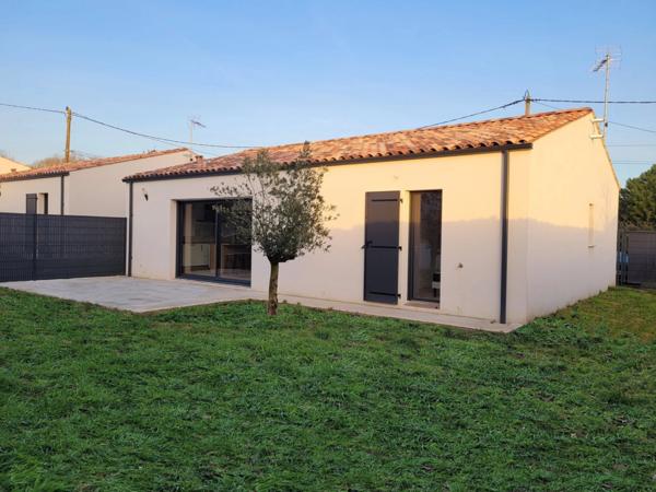 Maison à vendre 4 pièces proche de TONNAY CHARENTE (17)- plain-pied- Jardin- Garage.