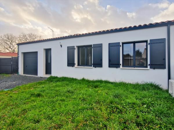 Maison à vendre 4 pièces proche de TONNAY CHARENTE (17)- plain-pied- Jardin- Garage.
