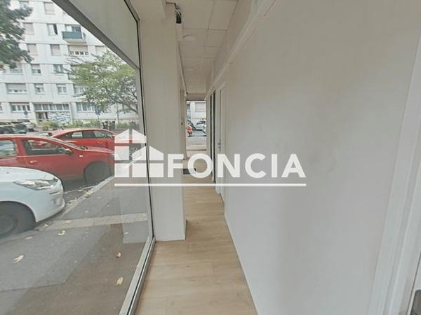 Location Local commercial 3 pièces 79 m² - 4,14 ET 24 RUE JULES LABAT Bayonne 64100