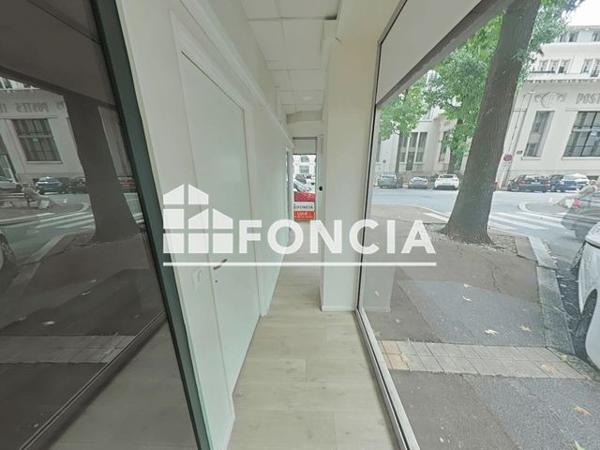 Location Local commercial 3 pièces 79 m² - 4,14 ET 24 RUE JULES LABAT Bayonne 64100