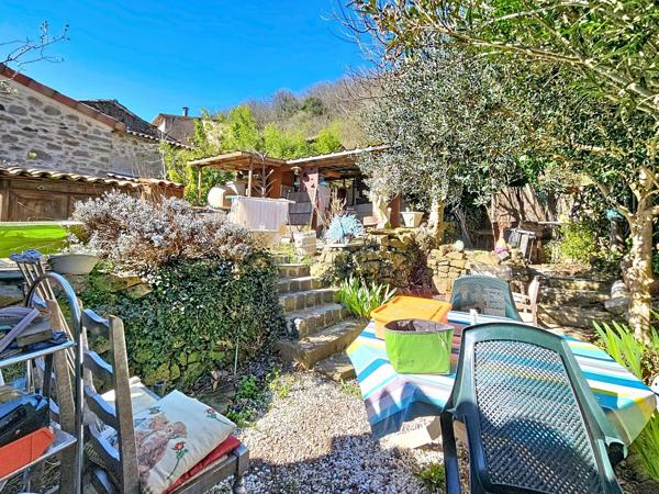 Maison de village avec jardin