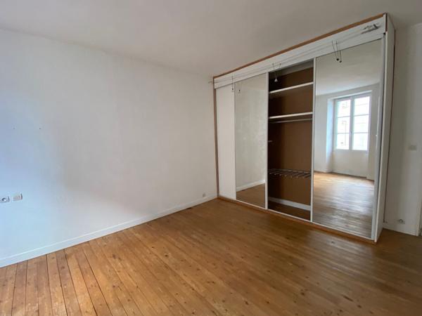 NANTES/CANCLAUX UN APPARTEMENT 2 CHAMBRES A RENOVER