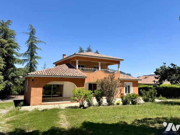 Villa T5 + maison T3 + deux terrains constructibles - 263 m²