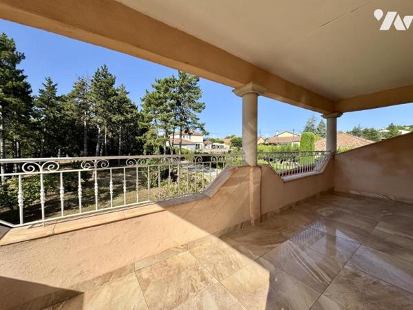 Villa T5 + maison T3 + deux terrains constructibles - 263 m²