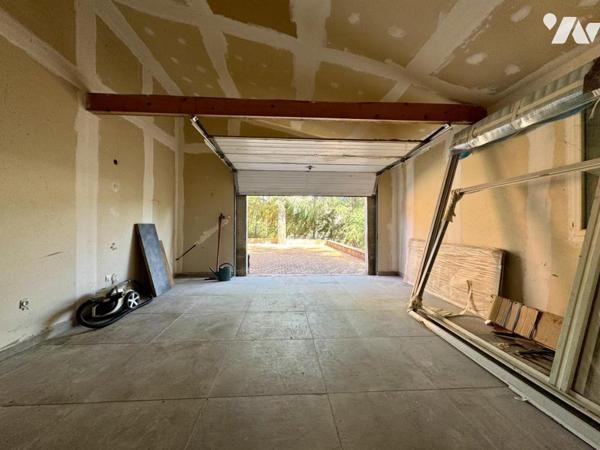Villa T5 + maison T3 + deux terrains constructibles - 263 m²