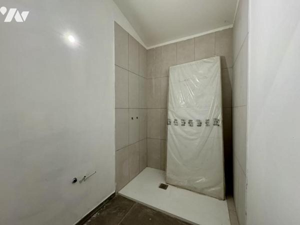 Villa T5 + maison T3 + deux terrains constructibles - 263 m²
