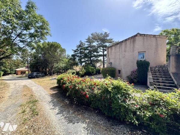Villa T5 + maison T3 + deux terrains constructibles - 263 m²