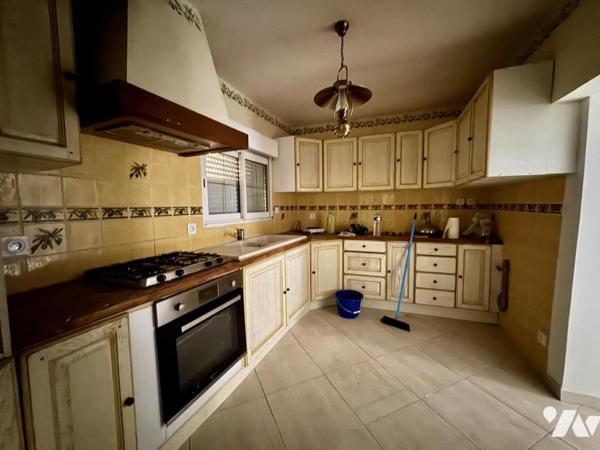 Villa T5 + maison T3 + deux terrains constructibles - 263 m²