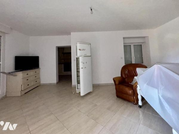 Villa T5 + maison T3 + deux terrains constructibles - 263 m²
