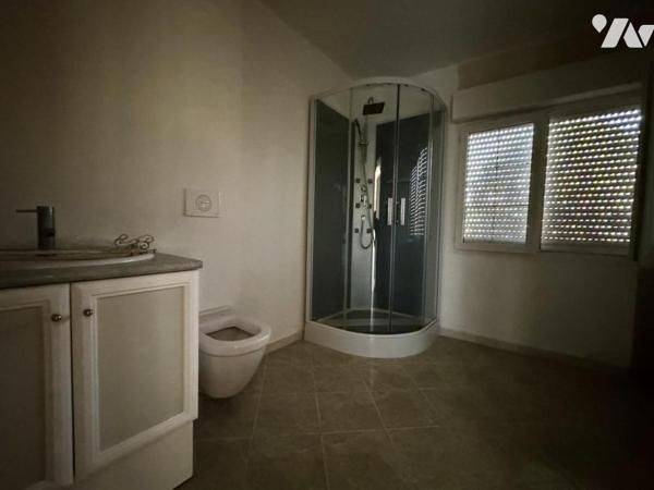 Villa T5 + maison T3 + deux terrains constructibles - 263 m²
