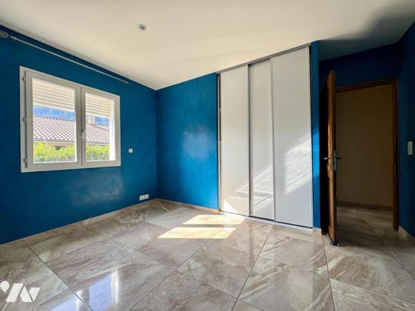 Villa T5 + maison T3 + deux terrains constructibles - 263 m²