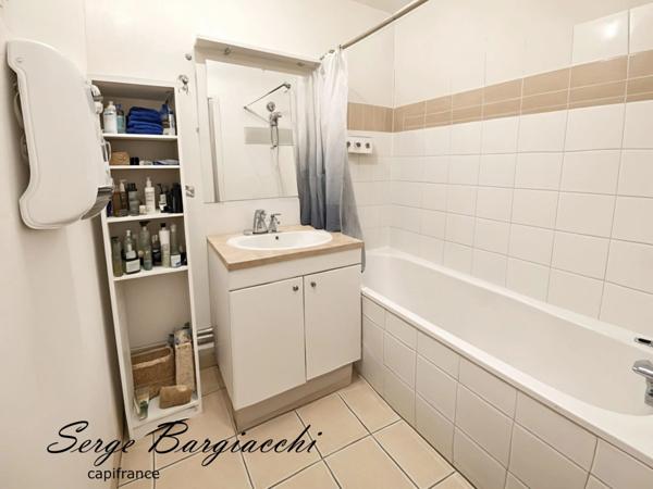 A AVION (62), Appartement type 3, 55 m², 2 chambres, balcon, et 2 places de parking privatif