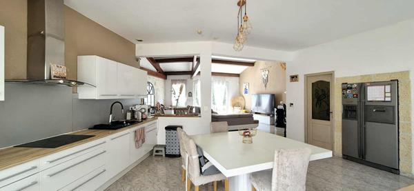 Maison Balaruc Le Vieux 6 pièce(s) 170 m2 avec garage piscine et dépendance