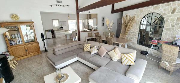 Maison Balaruc Le Vieux 6 pièce(s) 170 m2 avec garage piscine et dépendance