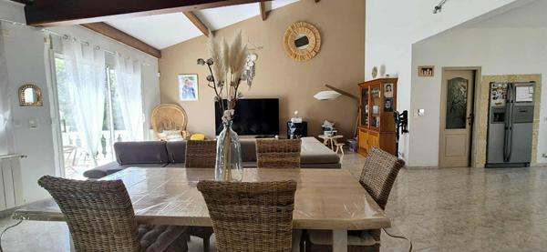 Maison Balaruc Le Vieux 6 pièce(s) 170 m2 avec garage piscine et dépendance