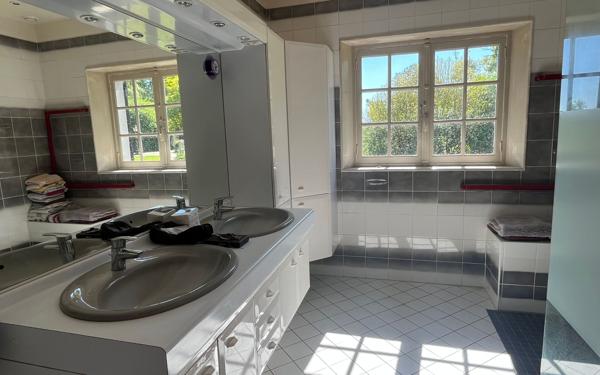 Maison à vendre    5 pièces •  Baromesnil