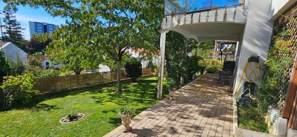 Les Robretières : Maison familiale avec 4 chambres et 2 garages.