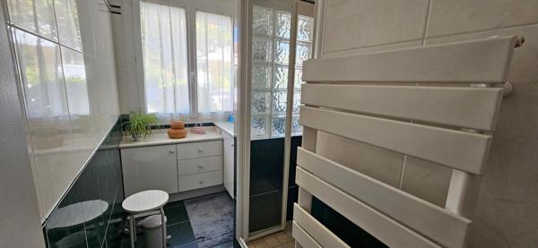 Les Robretières : Maison familiale avec 4 chambres et 2 garages.