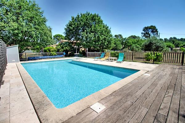 LES ARCS-SUR-ARGENS - A VENDRE - Maison de plain-pied de 140 m² avec piscine sur 5 265 m² de terrain - GARAGE - CARPORT - PANNEAUX SOLAIRE - FORAGE