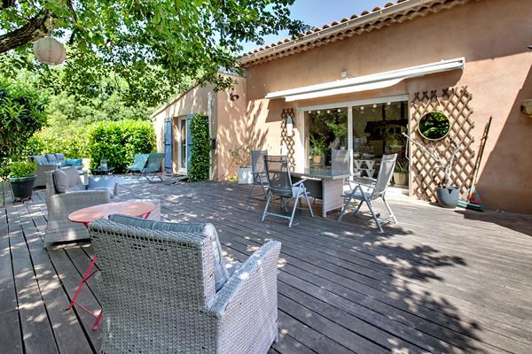 LES ARCS-SUR-ARGENS - A VENDRE - Maison de plain-pied de 140 m² avec piscine sur 5 265 m² de terrain - GARAGE - CARPORT - PANNEAUX SOLAIRE - FORAGE