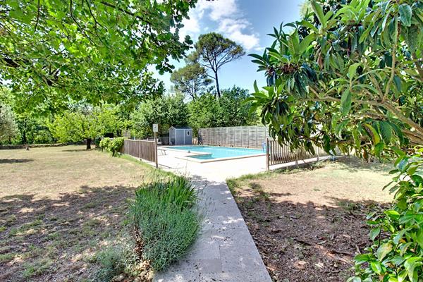 LES ARCS-SUR-ARGENS - A VENDRE - Maison de plain-pied de 140 m² avec piscine sur 5 265 m² de terrain - GARAGE - CARPORT - PANNEAUX SOLAIRE - FORAGE