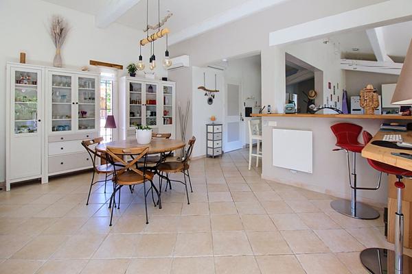 LES ARCS-SUR-ARGENS - A VENDRE - Maison de plain-pied de 140 m² avec piscine sur 5 265 m² de terrain - GARAGE - CARPORT - PANNEAUX SOLAIRE - FORAGE