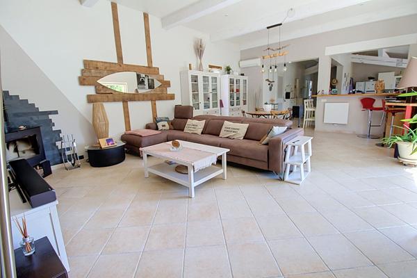 LES ARCS-SUR-ARGENS - A VENDRE - Maison de plain-pied de 140 m² avec piscine sur 5 265 m² de terrain - GARAGE - CARPORT - PANNEAUX SOLAIRE - FORAGE