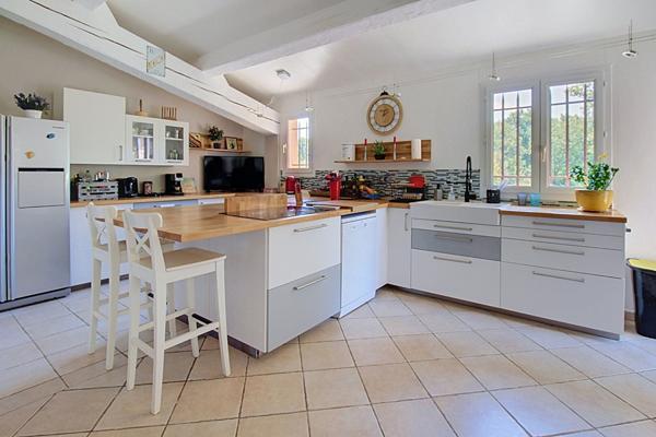 LES ARCS-SUR-ARGENS - A VENDRE - Maison de plain-pied de 140 m² avec piscine sur 5 265 m² de terrain - GARAGE - CARPORT - PANNEAUX SOLAIRE - FORAGE