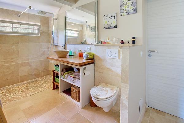 LES ARCS-SUR-ARGENS - A VENDRE - Maison de plain-pied de 140 m² avec piscine sur 5 265 m² de terrain - GARAGE - CARPORT - PANNEAUX SOLAIRE - FORAGE