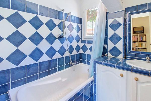 LES ARCS-SUR-ARGENS - A VENDRE - Maison de plain-pied de 140 m² avec piscine sur 5 265 m² de terrain - GARAGE - CARPORT - PANNEAUX SOLAIRE - FORAGE
