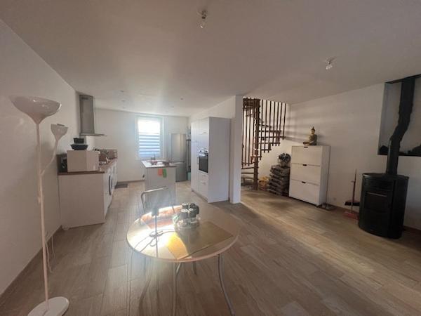 Tonneins (47400) Maison de ville rénovée à faible consommation énergétique 2 chambres, jardin , cave.