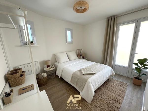 Maison de plain-pied - 4 pièces - La Rochelle secteur Parc des pères 535 000 € **  - Référence  JH704D7