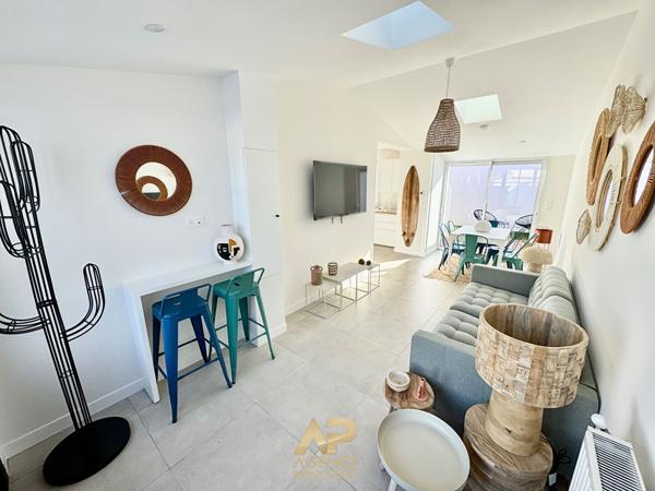 Maison de plain-pied - 4 pièces - La Rochelle secteur Parc des pères 535 000 € **  - Référence  JH704D7