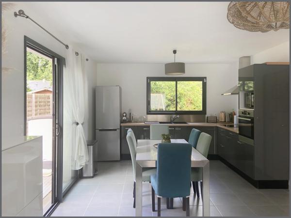 RARE SUR LE MARCHÉ – Maison de plain-pied en centre-ville d'Heric