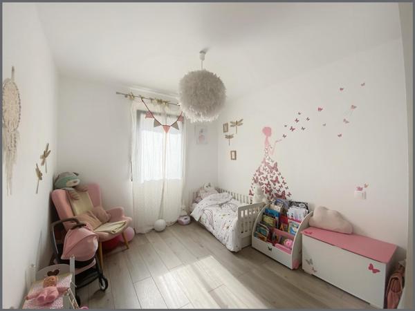 RARE SUR LE MARCHÉ – Maison de plain-pied en centre-ville d'Heric