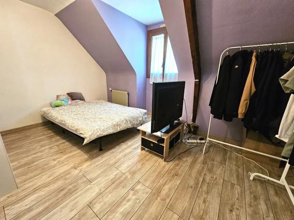 Maison 4 chambres + un garage idéalement située