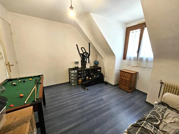 Maison 4 chambres + un garage idéalement située