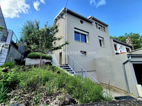Vente                                                      Maison
                        
                                         111 m2                     à Clermont-Ferrand