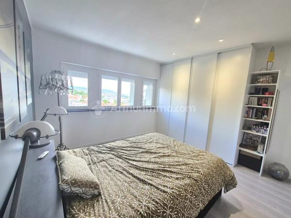 Vente                                                      Maison
                        
                                         111 m2                     à Clermont-Ferrand
