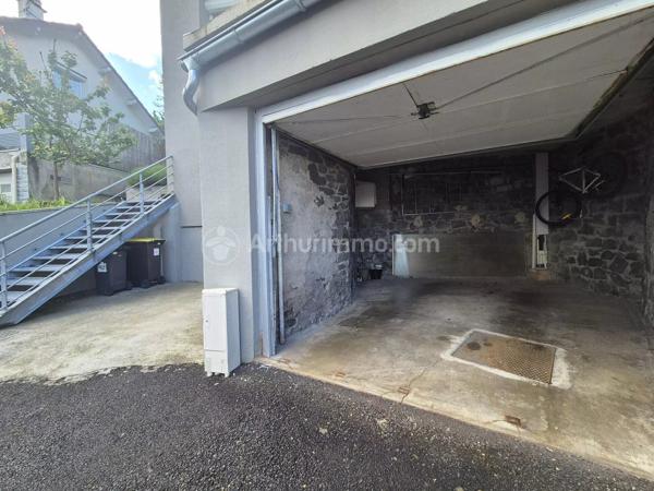 Vente                                                      Maison
                        
                                         111 m2                     à Clermont-Ferrand